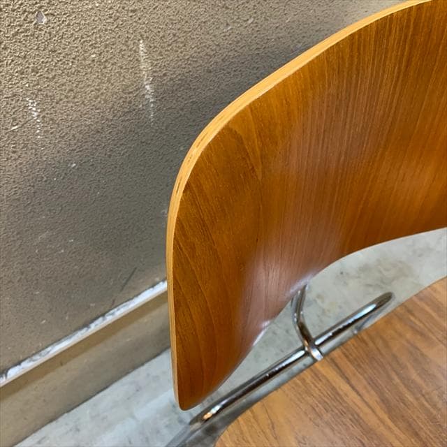 ハーマンミラーのイームズプライウッドダイニングチェア（DCM）②