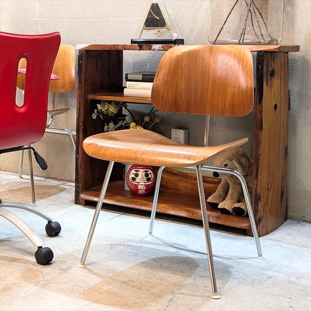 ハーマンミラーのイームズプライウッドダイニングチェア（DCM）②