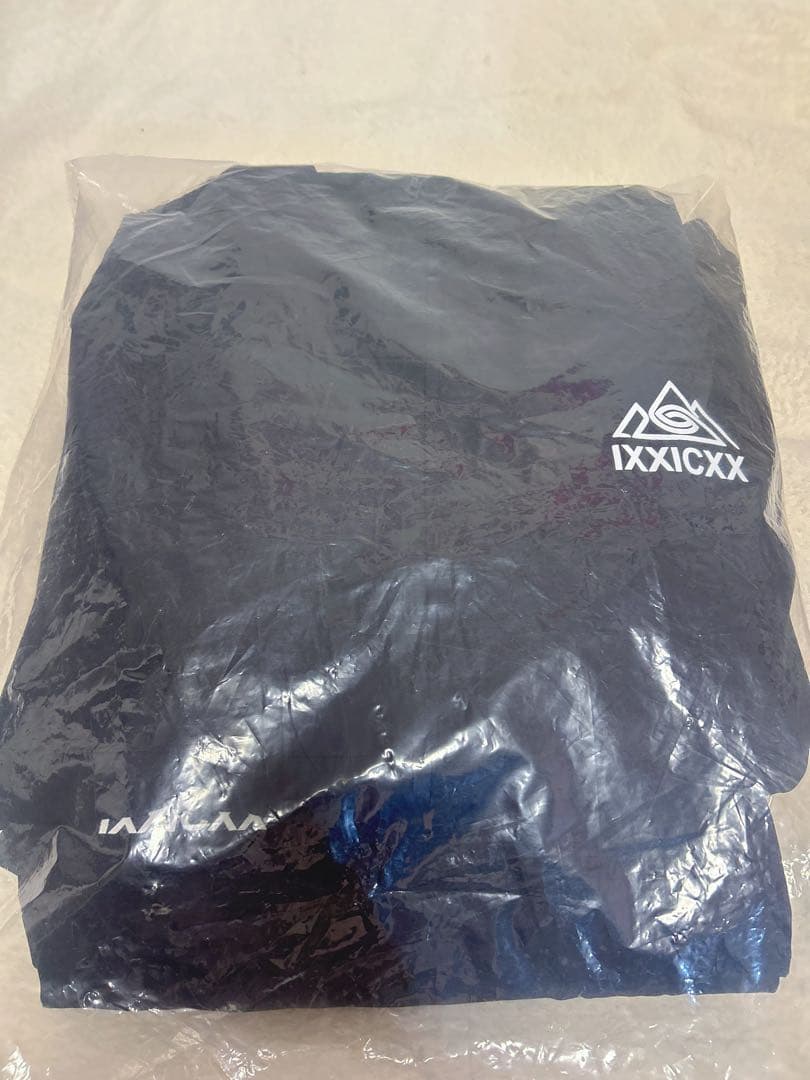 IXXICXX ブラックウィンドブレーカー