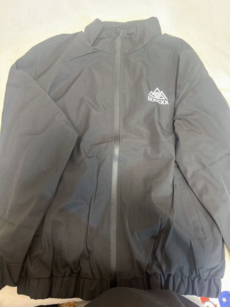 IXXICXX ブラックウィンドブレーカー