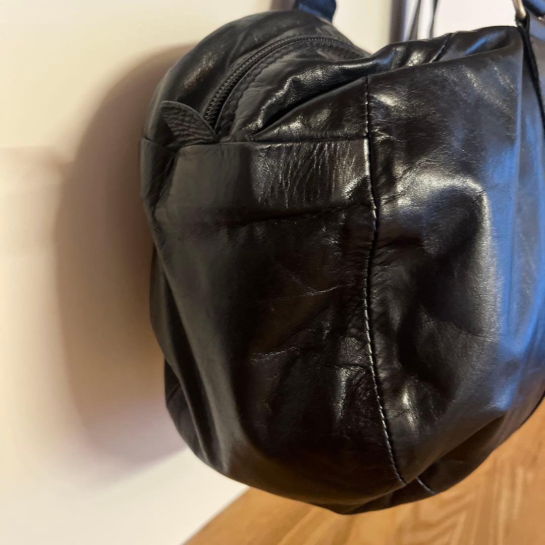 【美品】m0851 テニスバッグ アニリンレザー ブラック