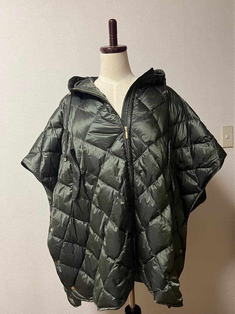 宝物マックスマーラTha Cube ポンチョダウン　カーキ　Mサイズ