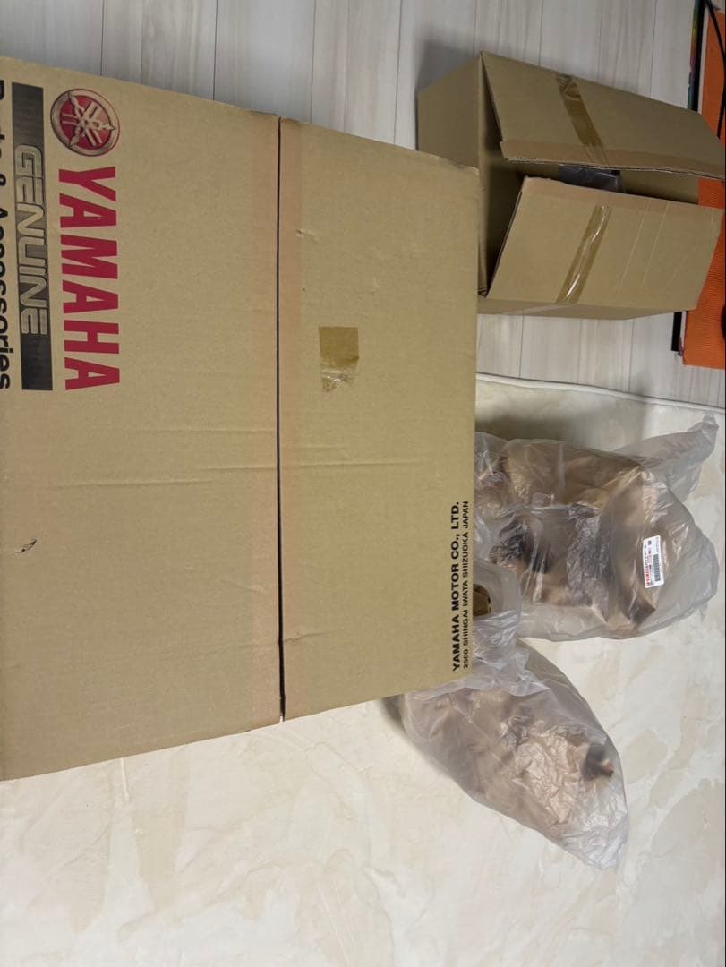 YAMAHA XSR900 タンクとパーツセット