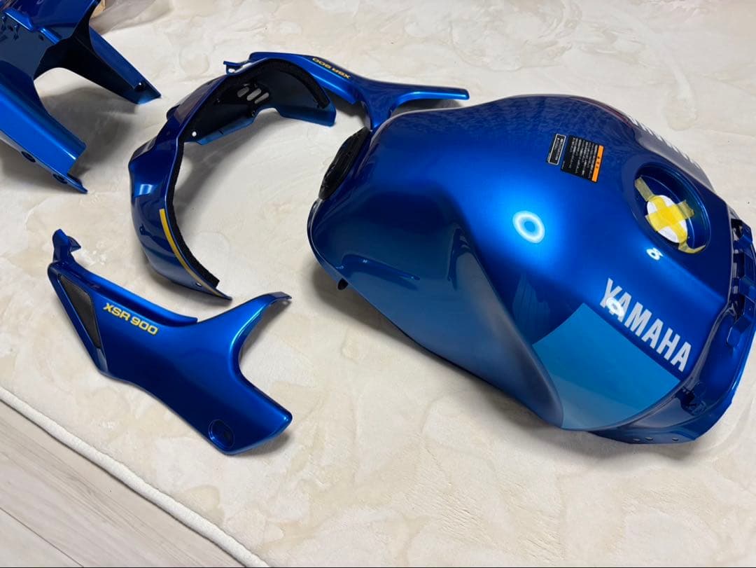 YAMAHA XSR900 タンクとパーツセット