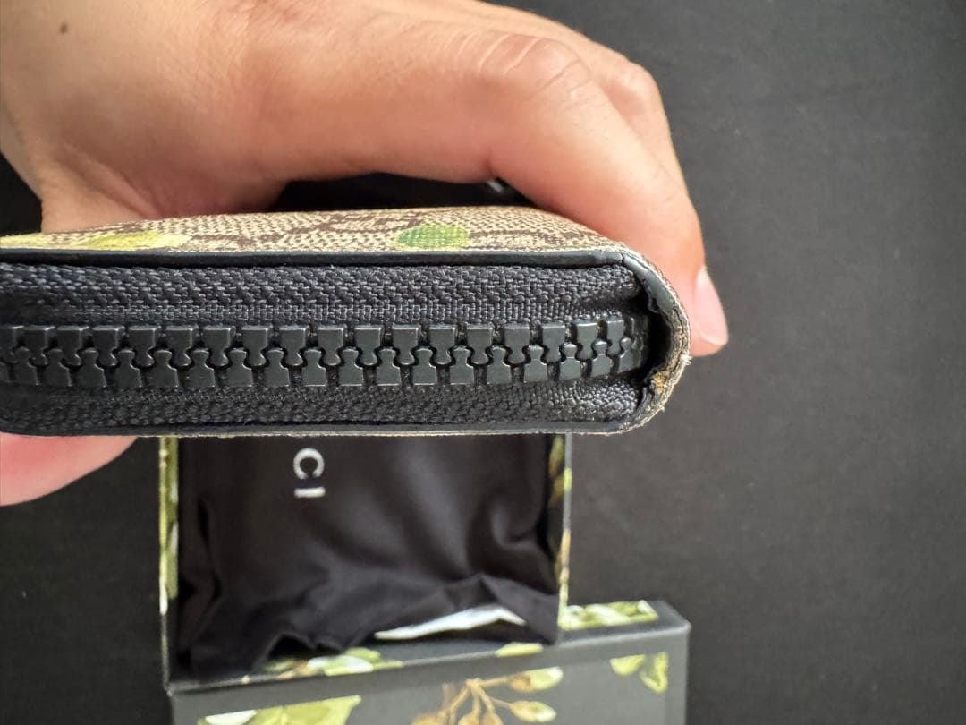 GUCCI フラワープリント ケース　ゼラニューム