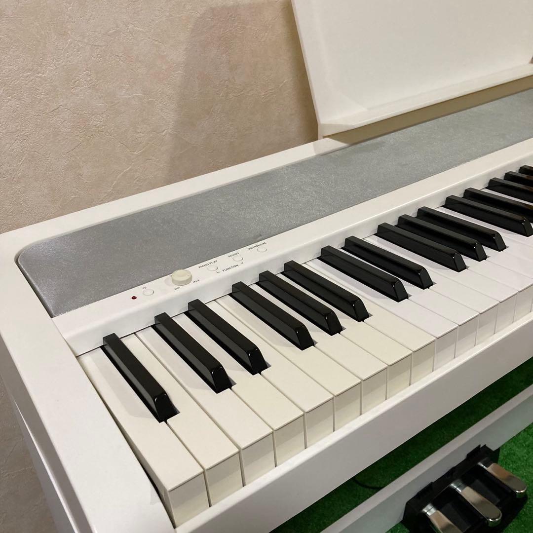 KORG デジタルピアノ B1 ホワイト 88鍵盤 スタンド　譜面台　ペダル付き