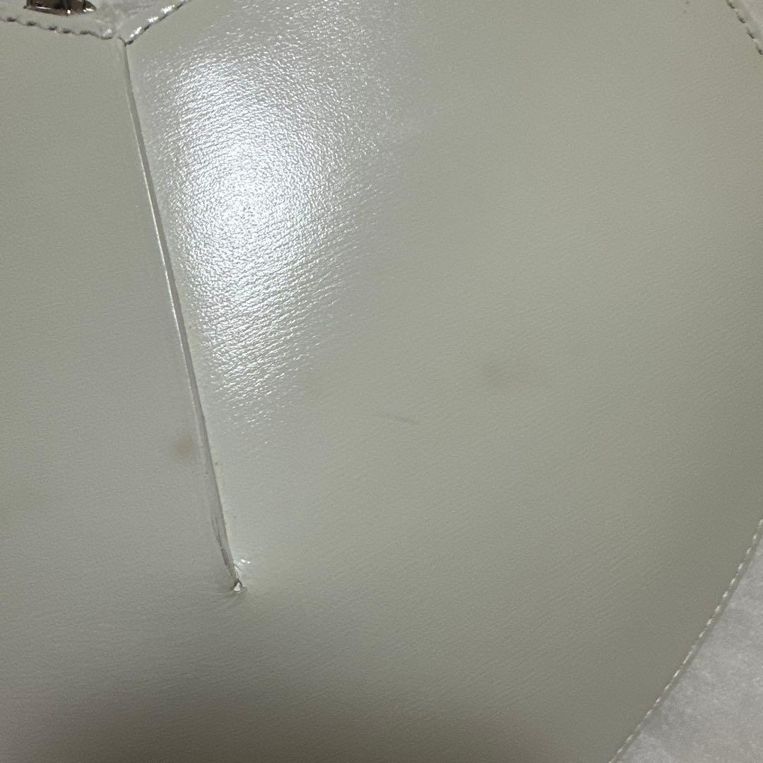 ALAÏA ハート型ショルダーバッグ ホワイト