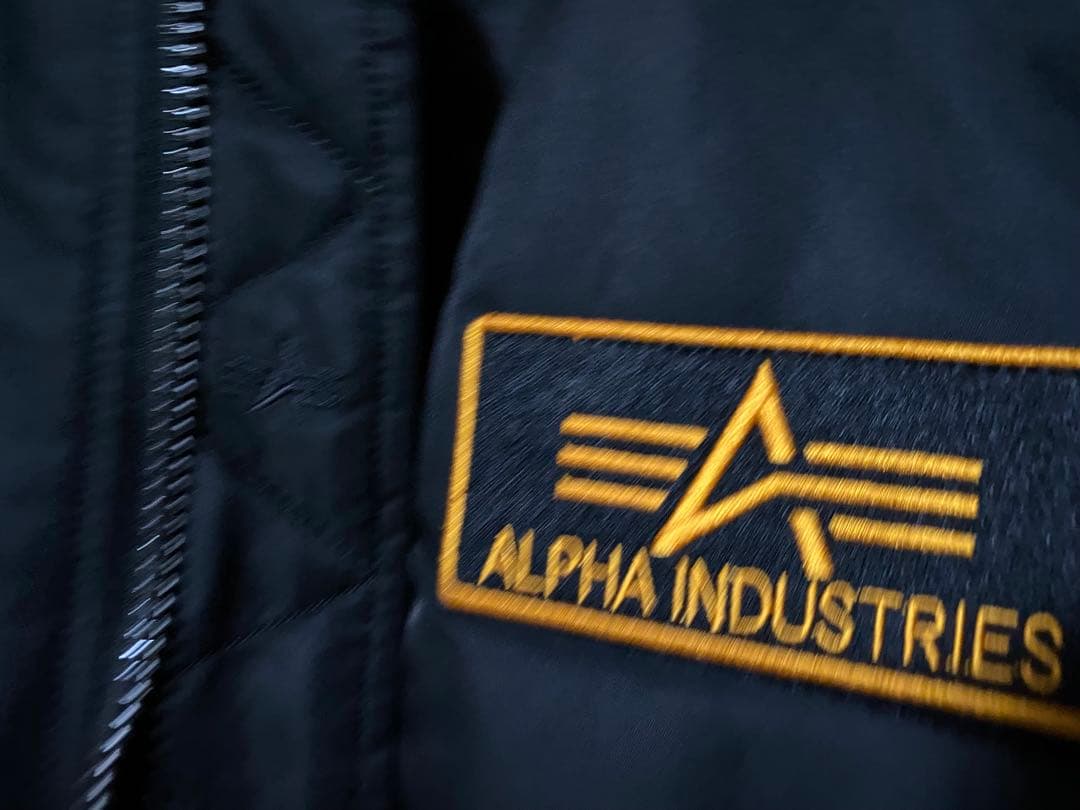 【入手困難】【激レア】ウルトラマンシリーズ×ALPHA MA-1 科学特捜隊