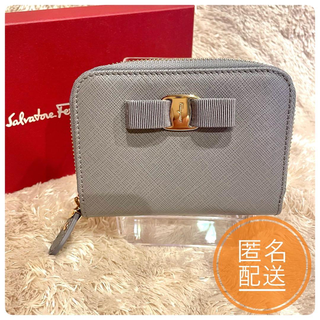 ほぼ未使用✨　フェラガモ ヴァラ レザー ラウンドジップ 小銭入れ ケース