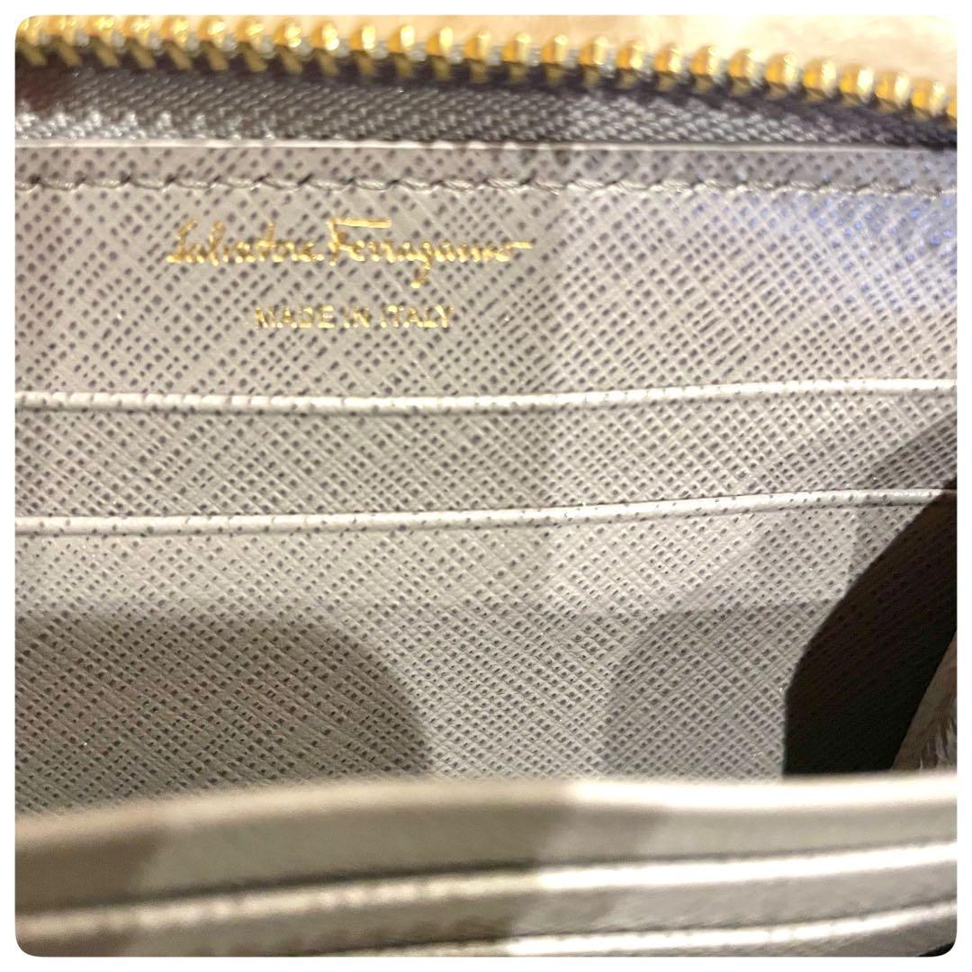 ほぼ未使用✨　フェラガモ ヴァラ レザー ラウンドジップ 小銭入れ ケース