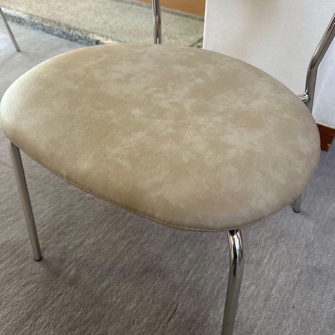 シンプルなダイニングチェア ベージュ