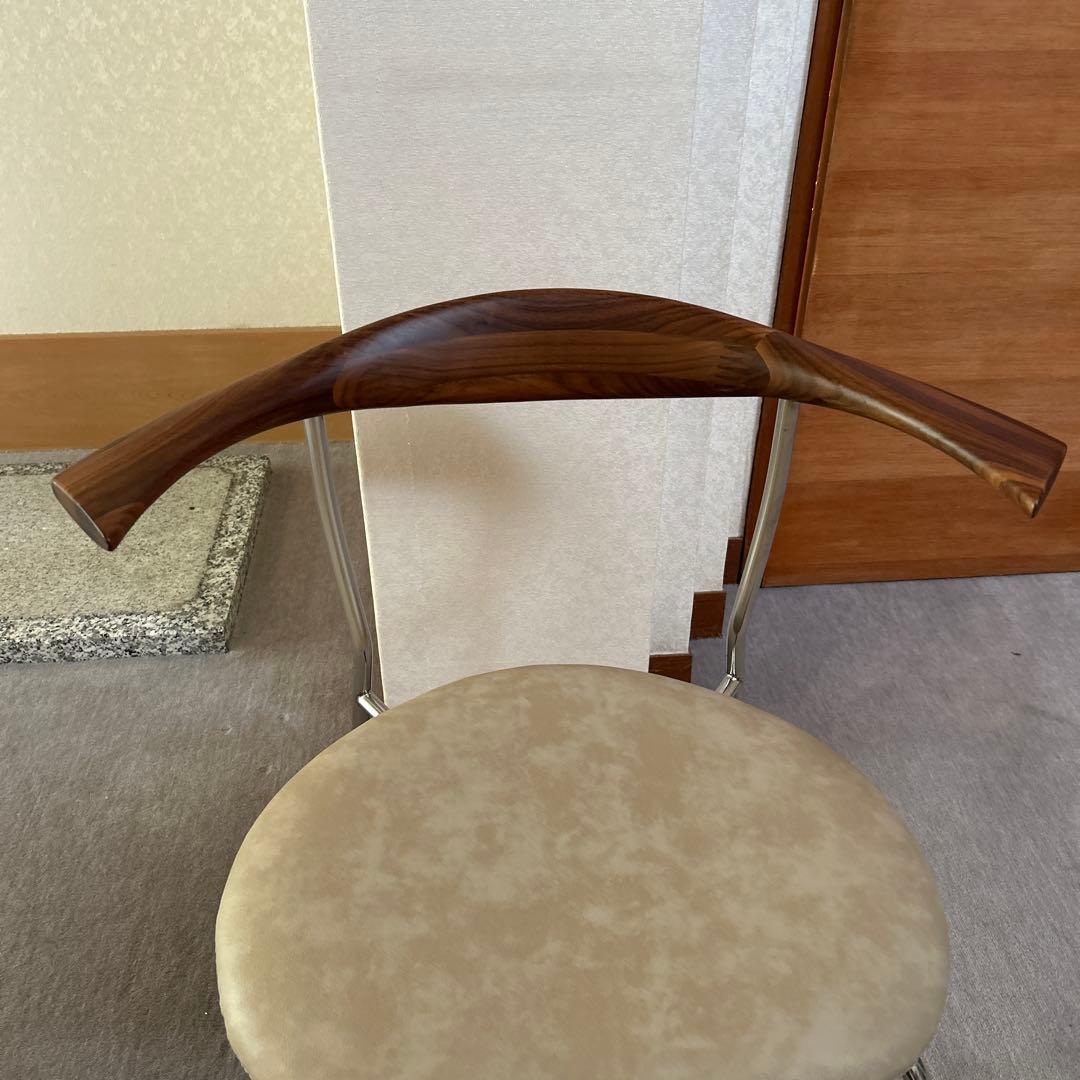 シンプルなダイニングチェア ベージュ