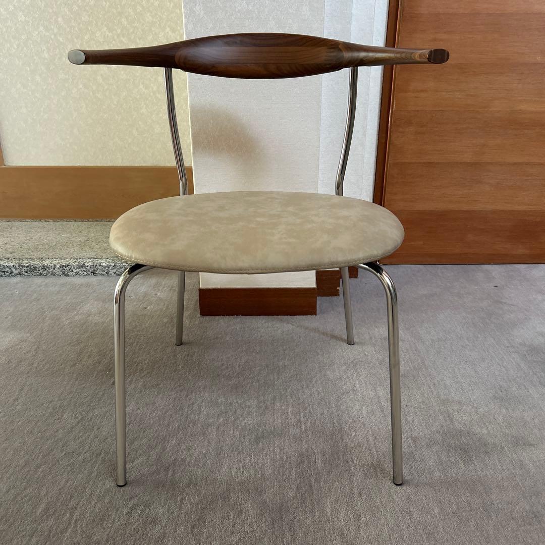 シンプルなダイニングチェア ベージュ