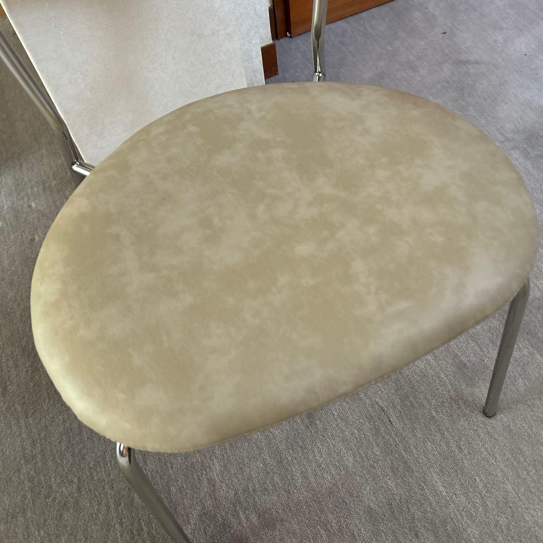 シンプルなダイニングチェア ベージュ