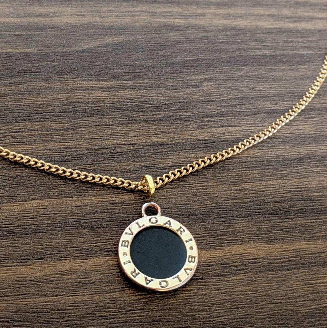 BVLGARI　両面刻印 ビッグロゴ チャーム　ブラック×ゴールド　ネックレス付