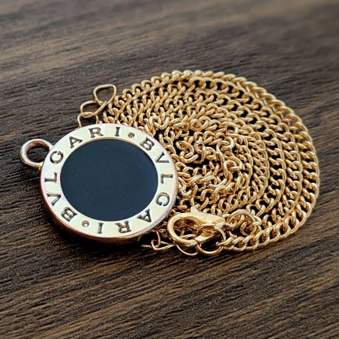 BVLGARI　両面刻印 ビッグロゴ チャーム　ブラック×ゴールド　ネックレス付