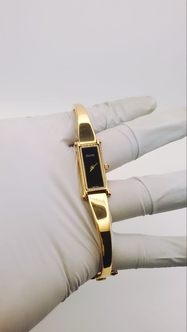 A*2様 年末限定。美品。【稼働品】グッチ　GUCCI 1500L。ゴールド。