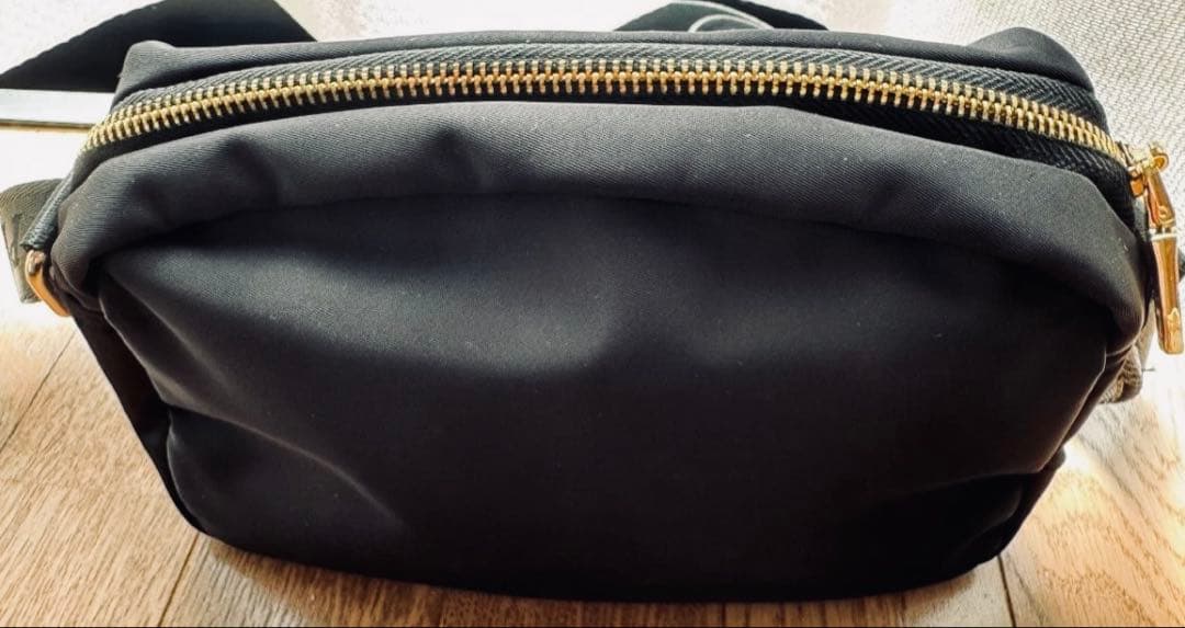 PRADA ブラック ショルダーバッグ ノーベルディ