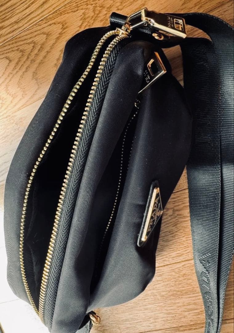 PRADA ブラック ショルダーバッグ ノーベルディ