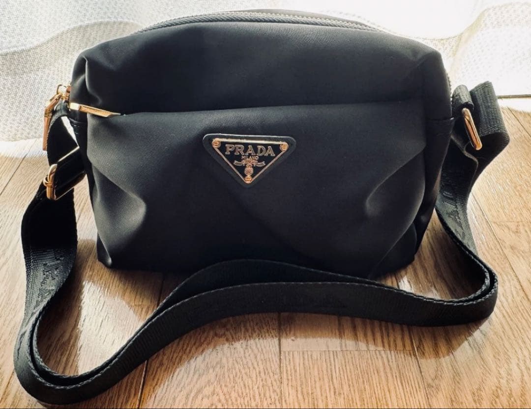 PRADA ブラック ショルダーバッグ ノーベルディ