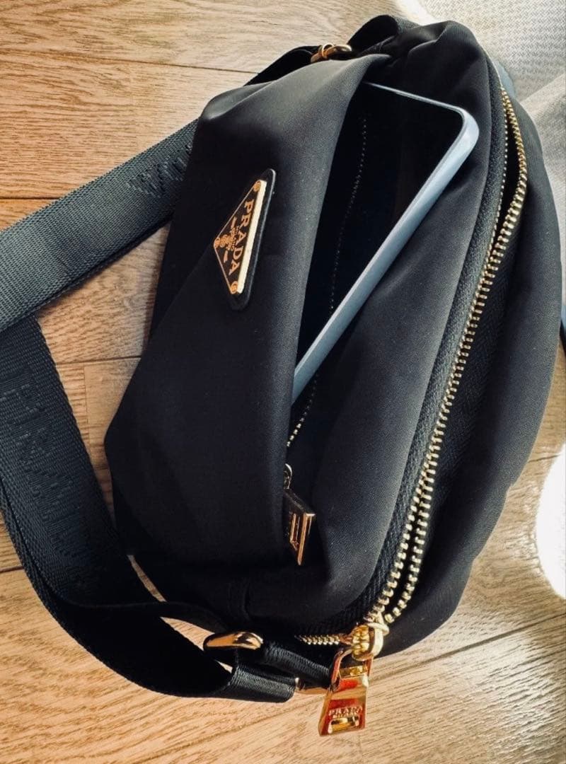 PRADA ブラック ショルダーバッグ ノーベルディ