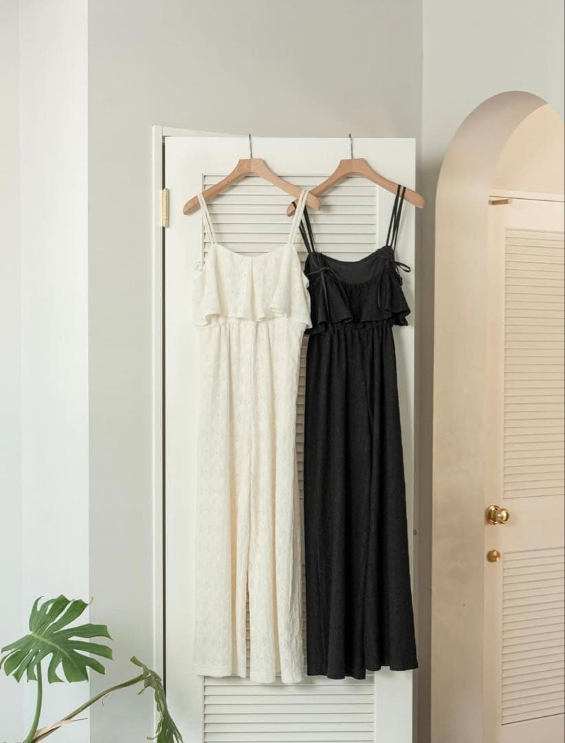 今だけ値下げ　hinari 総レースキャミロンパース アイボリー