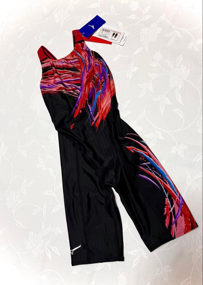 ⭐️新品未使用未試着タグ付きミズノ競泳水着ストリームエース Mサイズ