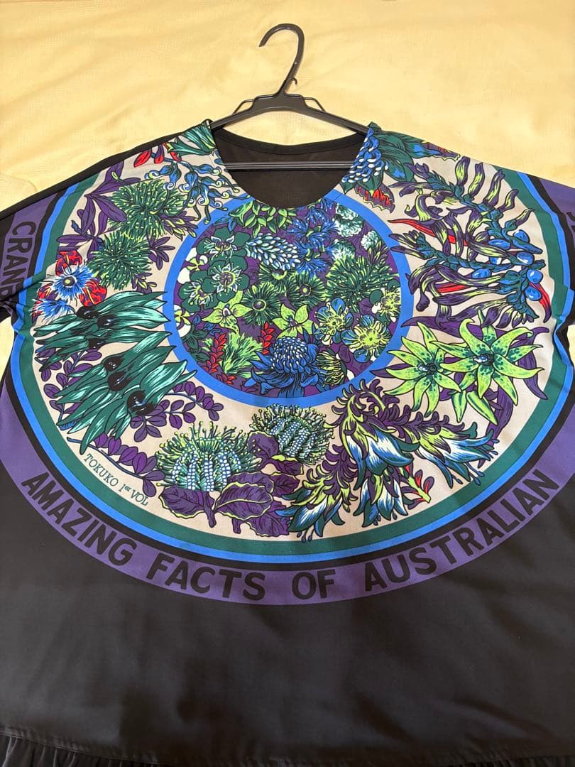 『未使用に近い』⭐️トクコプルミエヴォル⭐️黒地に前中央に丸いお花の柄チュニック❣️