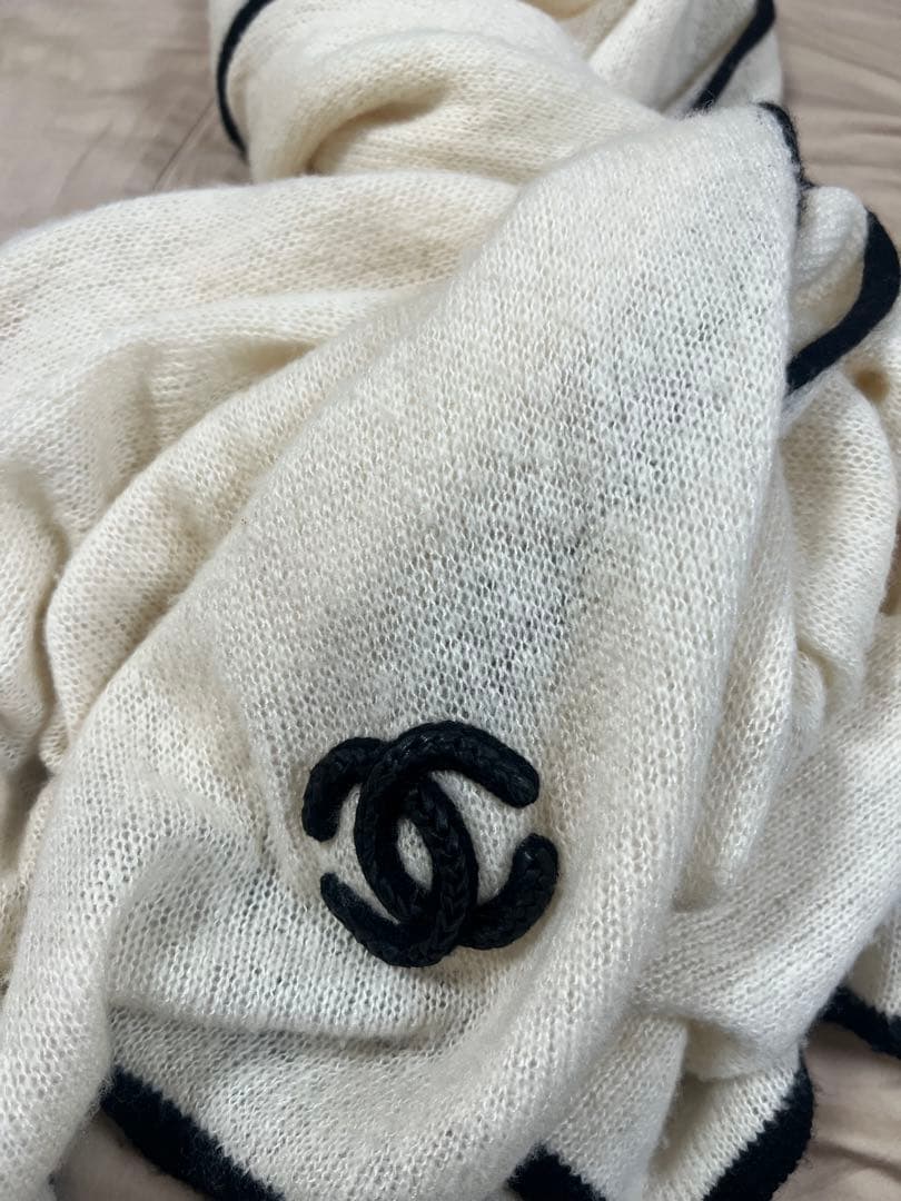 美品★CHANEL ホワイト マフラー ロゴ入り