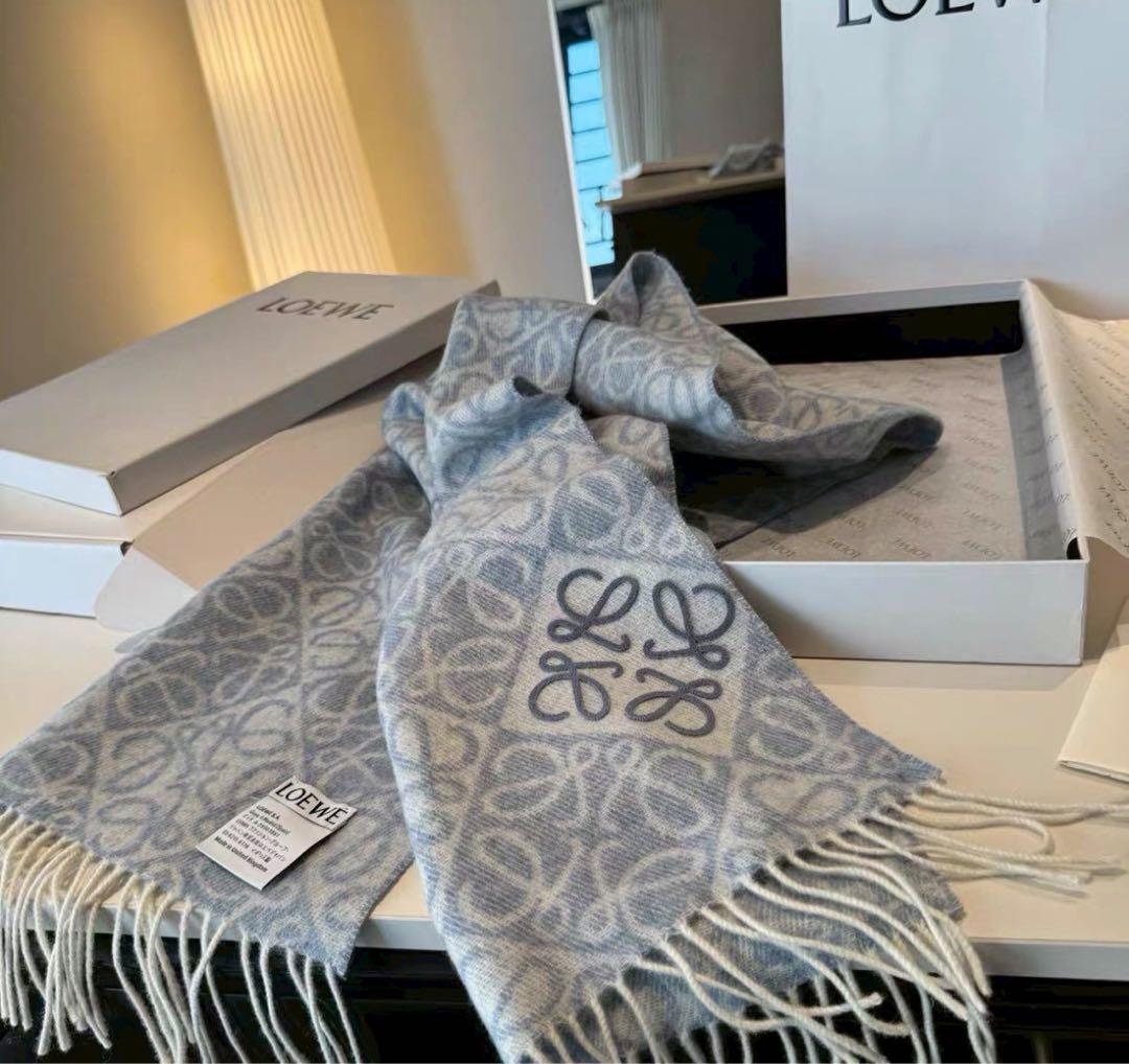 Loewe アナグラム 総柄 マフラー ライトブルー ロゴ刺繍（ブルー）