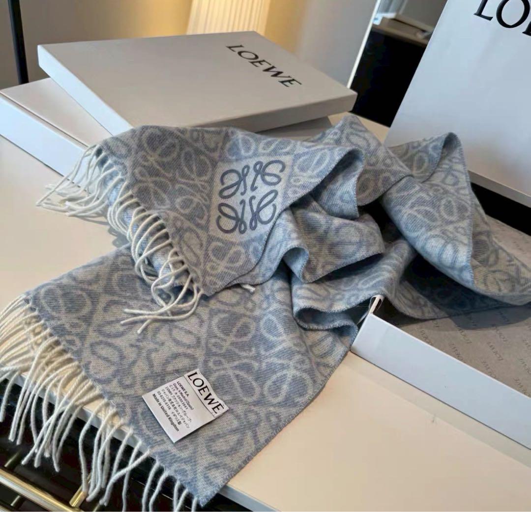 Loewe アナグラム 総柄 マフラー ライトブルー ロゴ刺繍（ブルー）