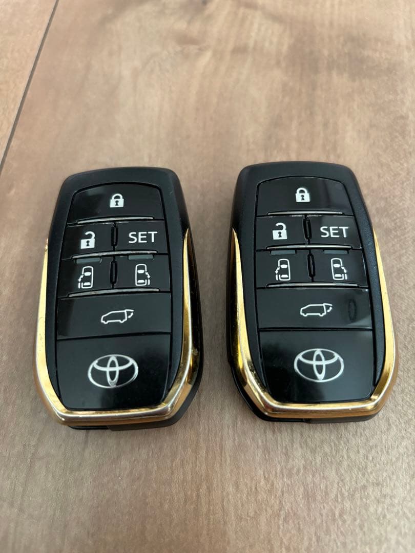 トヨタ ヴェルファイア ゴールデンアイズ　スマートキー 2個セット