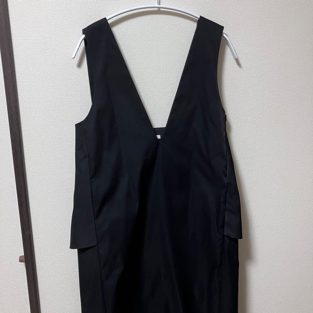 【美品】24年　ルフィル LE PHIL Vネック　ワンピース　黒　日本製