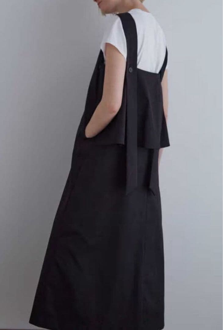 【美品】24年　ルフィル LE PHIL Vネック　ワンピース　黒　日本製