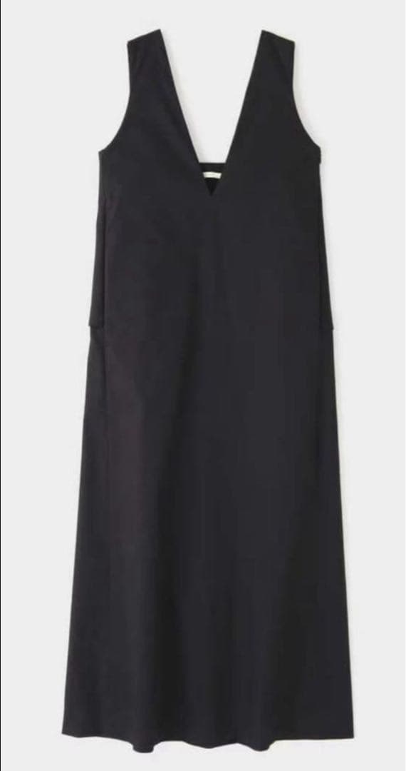 【美品】24年　ルフィル LE PHIL Vネック　ワンピース　黒　日本製