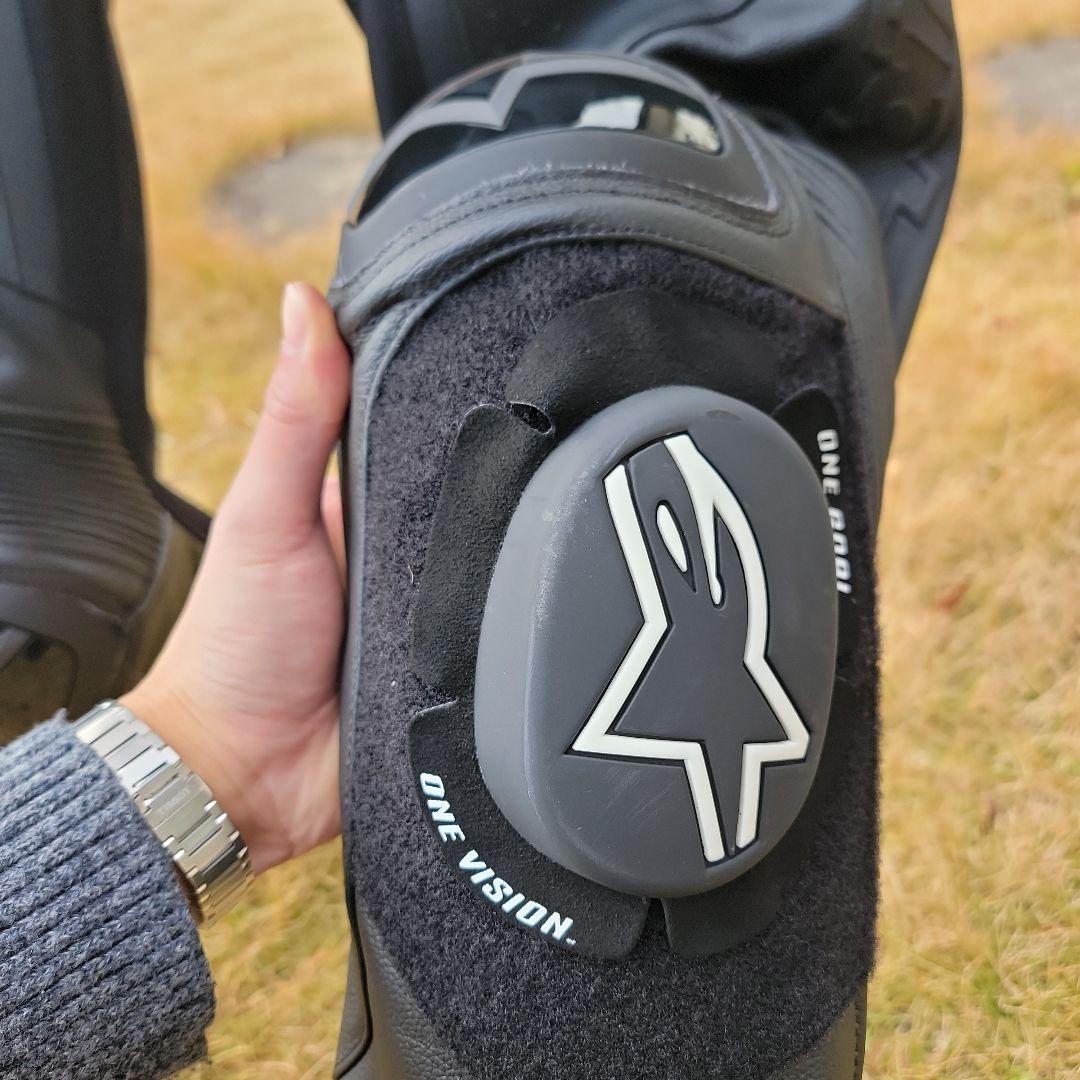 お正月価格　アルパインスターズ 50 黒革ツナギ　セパレート