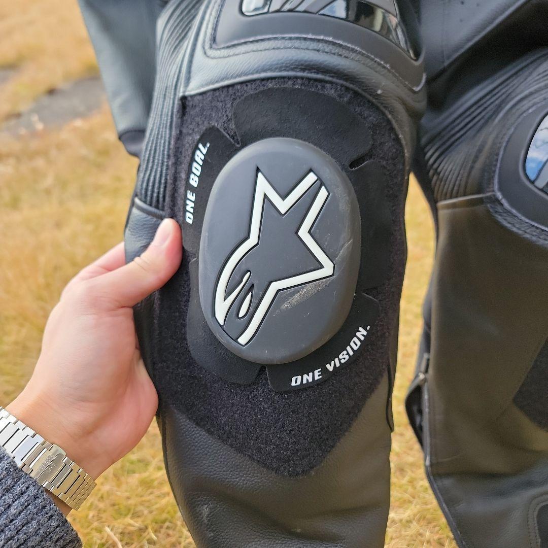 お正月価格　アルパインスターズ 50 黒革ツナギ　セパレート