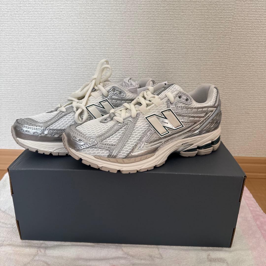 ニューバランス　M1906REE 24センチ