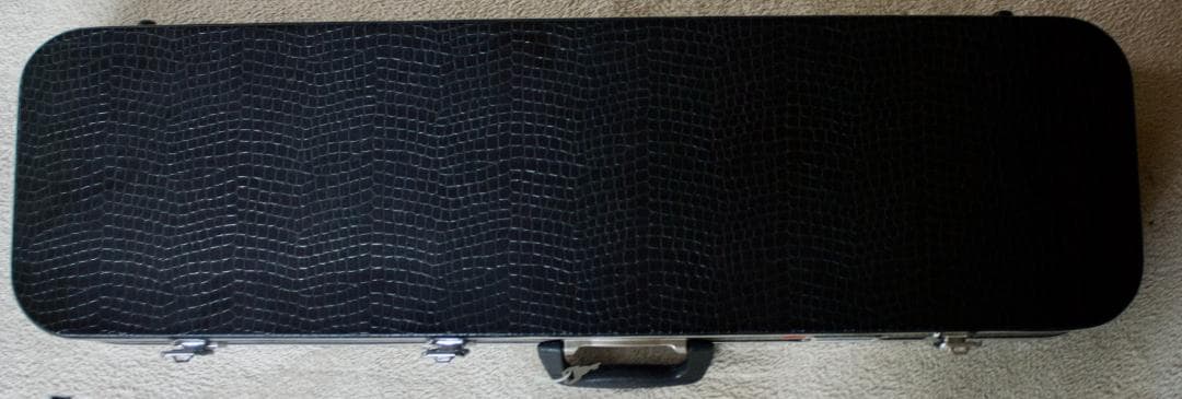 三線　沖縄　本皮強化張り 爪、ハードケース付　三味線　送料込み