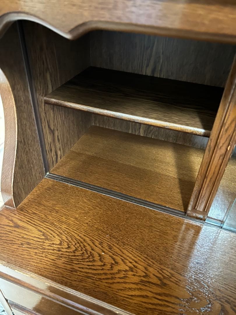 木製の食器棚　水屋　上段ガラス扉付き　下段だけ