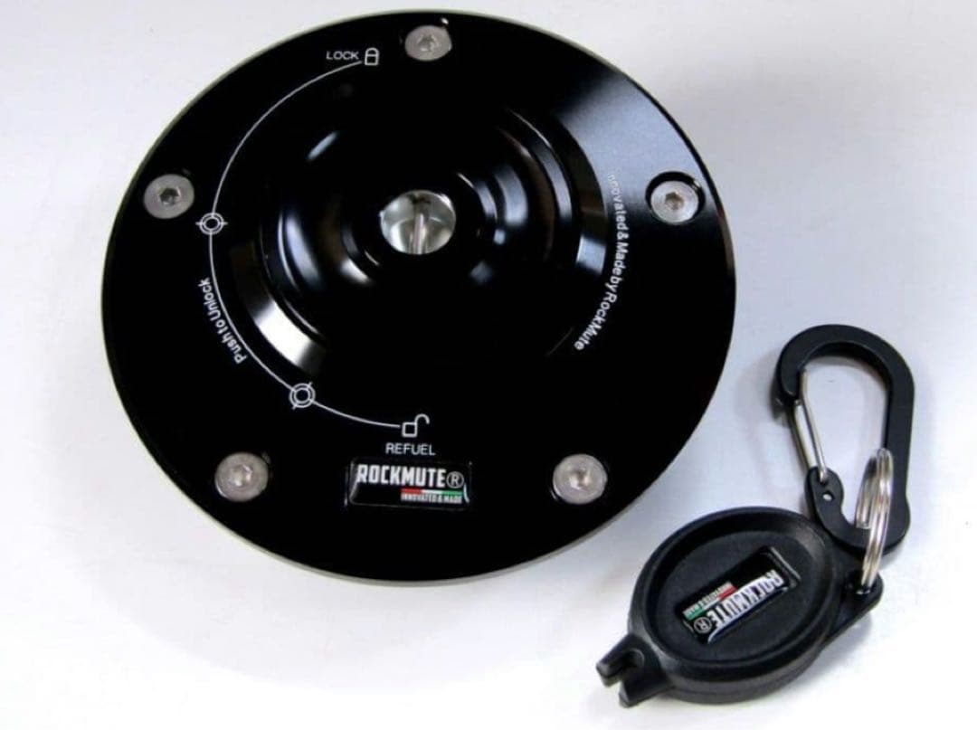 Z900RS専用の別注品／CNC削り出しアルミビレットタンクキャップ(ロック付)