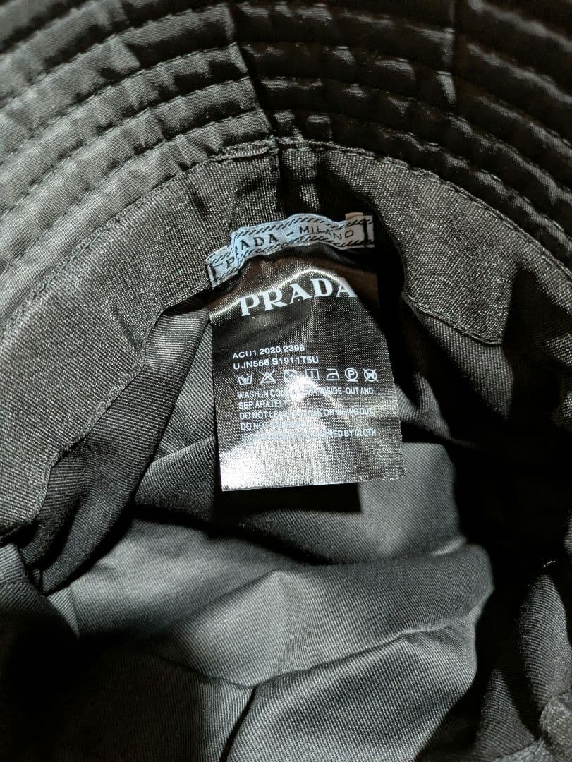 PRADA　ブラック　バケットハット