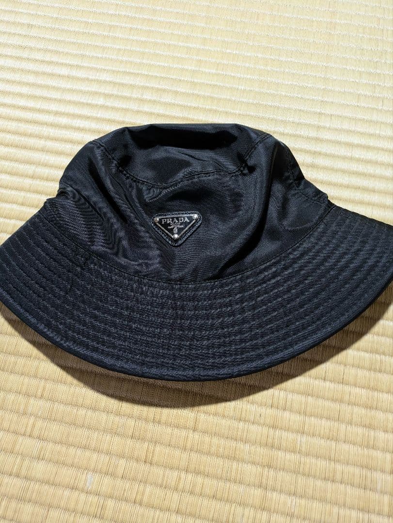 PRADA　ブラック　バケットハット