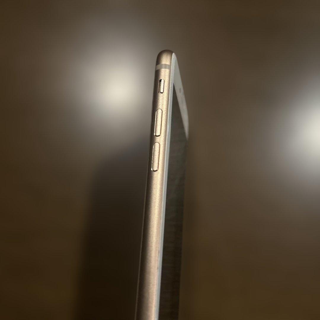 Apple iPhone8 本体　美品