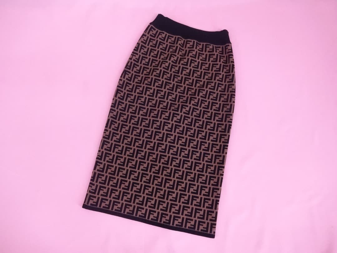 人気♪フェンディ　ロゴパターンモノグラムFFズッカ柄　ジャガードニットスカート