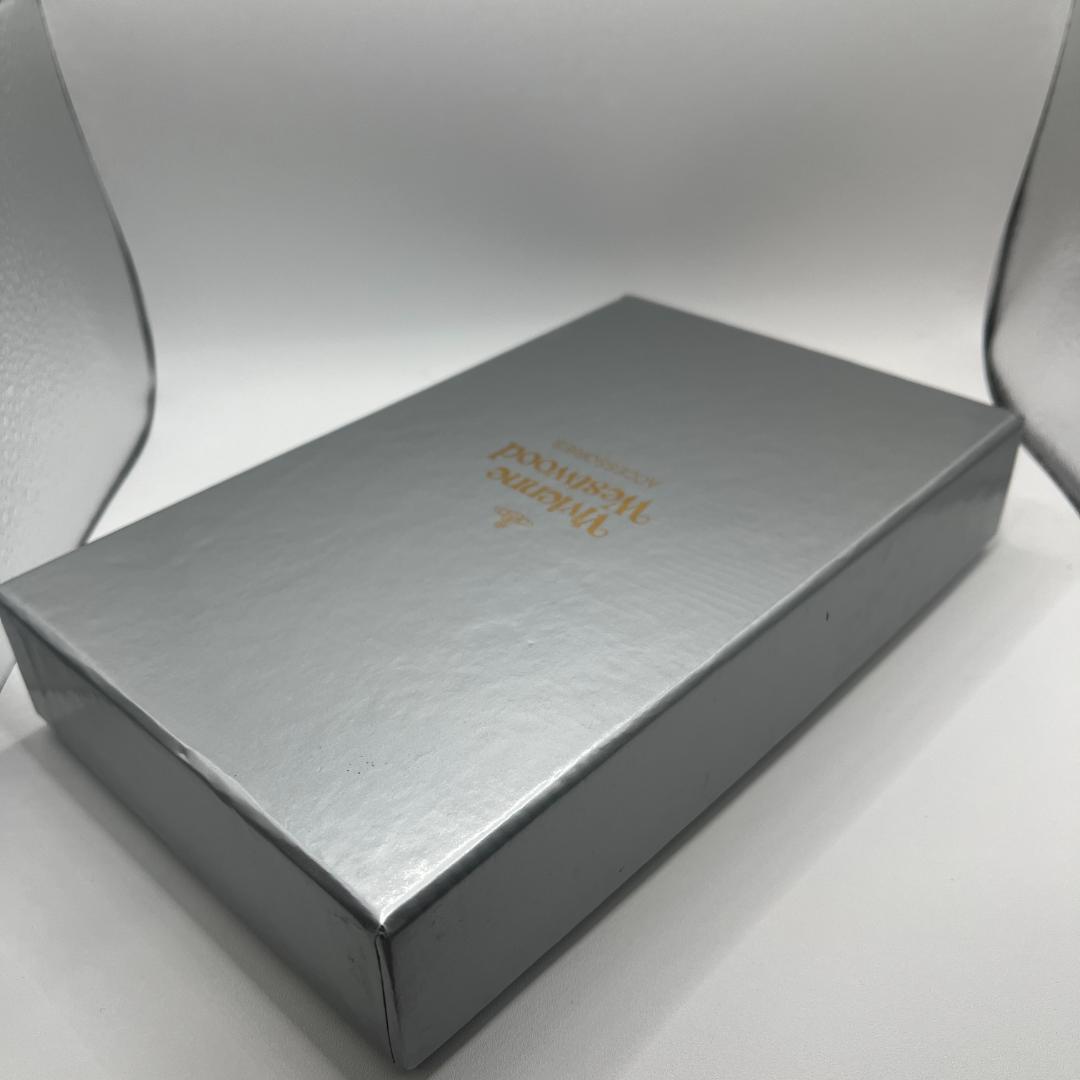 特価 未使用 Vivienne Westwood 長財布 大人気 型押し 黒