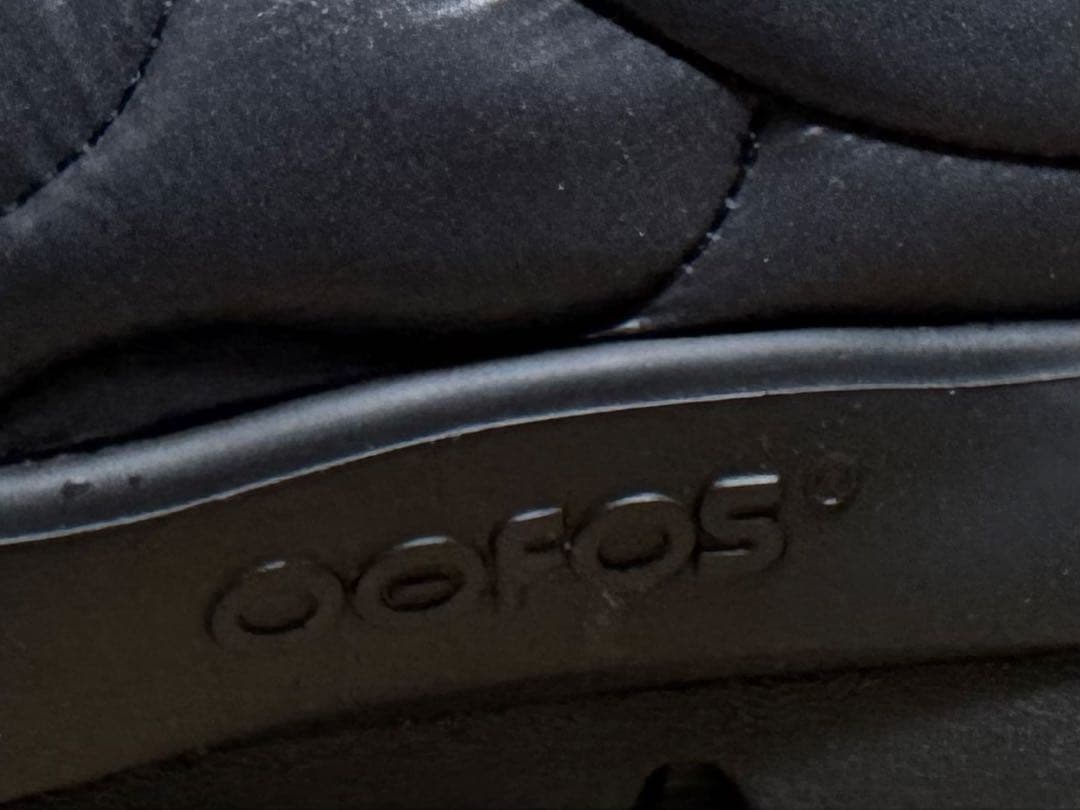 US9 OOFOS OOcoozie Thermo Mule 黒 ウーフォス