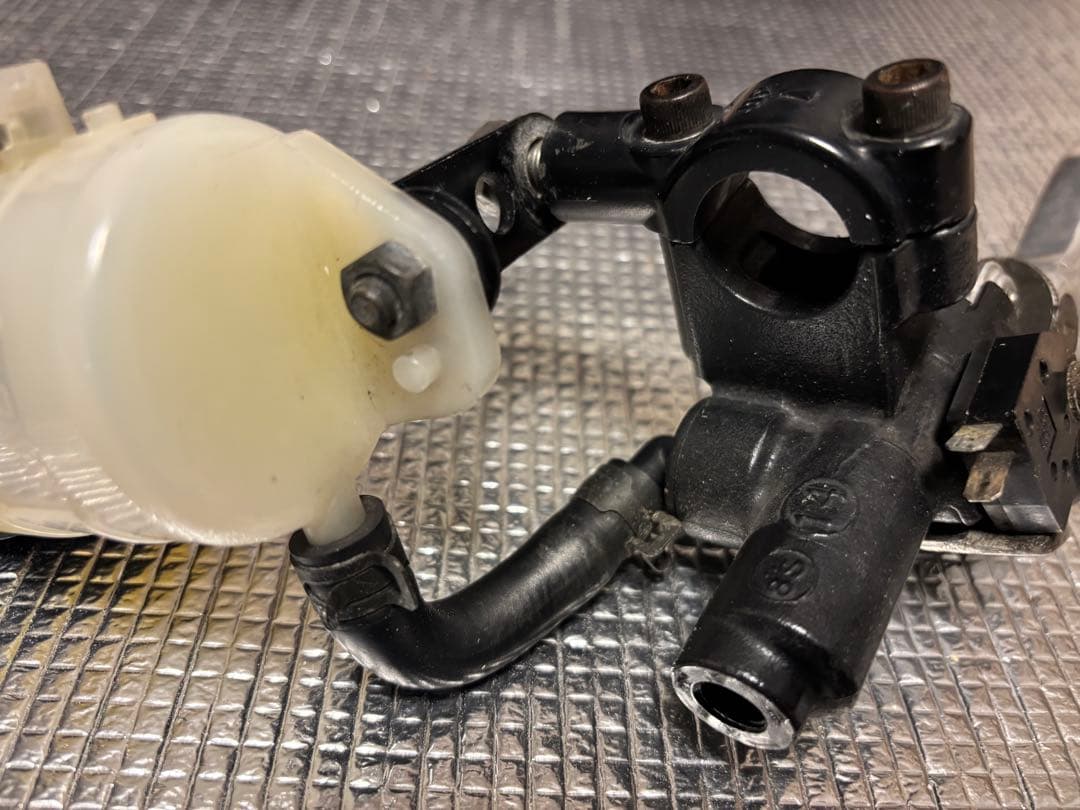 ホーネット250ブレーキマスターシリンダー