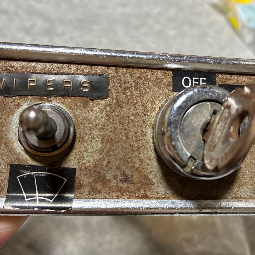 ローバーミニクラシック、センタースイッチパネル！ イグニッションキー付き