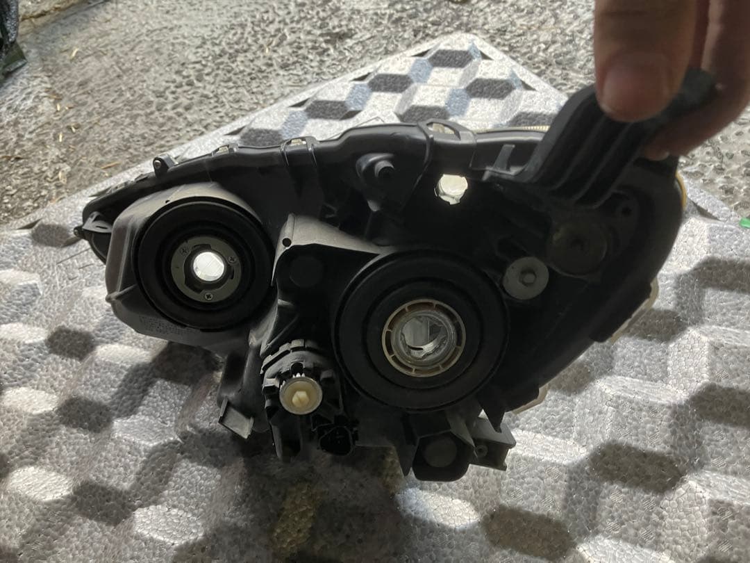 【nhp10】アクア前期　純正ヘッドライト 左右セット